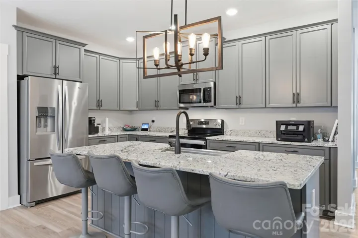 Eat-in bar for family and guests