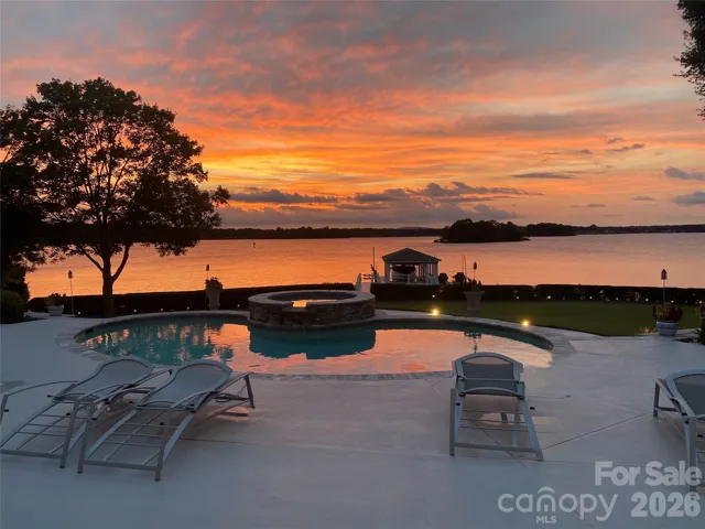 Shoreline Sanctuary - Unrivaled Privacy, Unforgettable Views