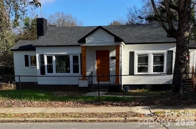Welcome to 808 N Weldon Street