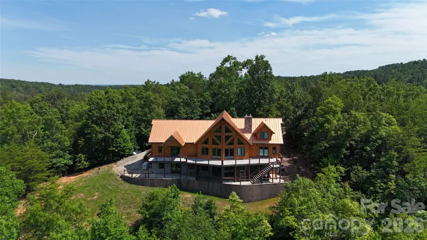 An amazing location, with amazing features and amazing MOUNTAIN VIEWS!