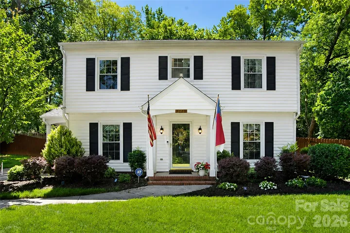 ~2019 Architectural Roof, Insulated Windows, and Low Maintenance Vinyl Siding