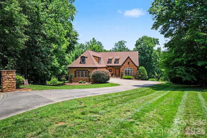 Welcome to 401 Yorkfield Drive! Mature landscaping and level front + side yards