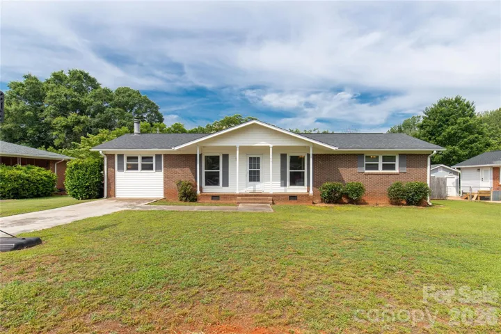 Welcome home to 755 Emorywood