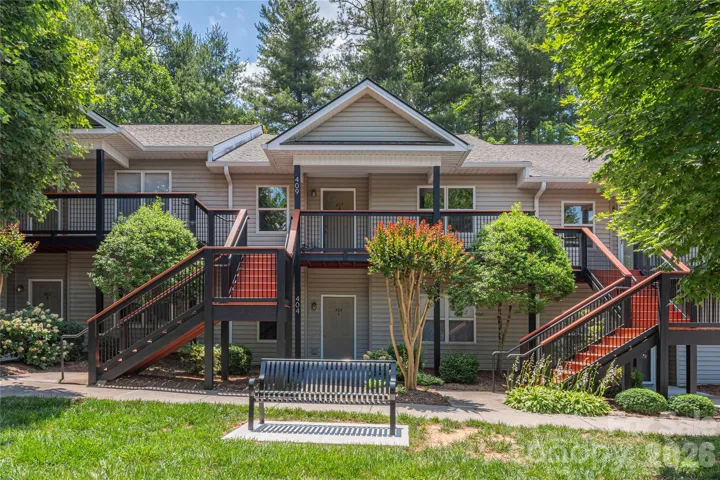Well-kept upper floor condo