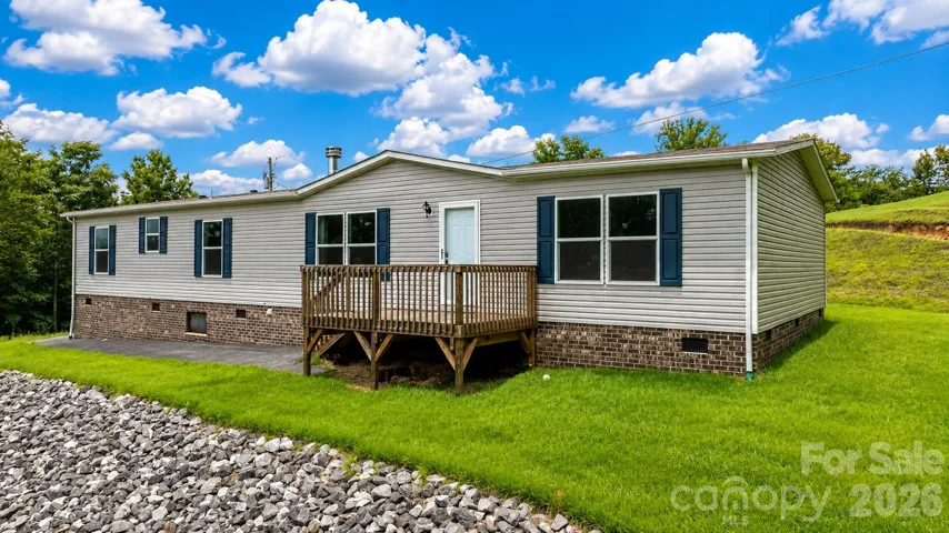 2023 Spacious 3 Bed + Office