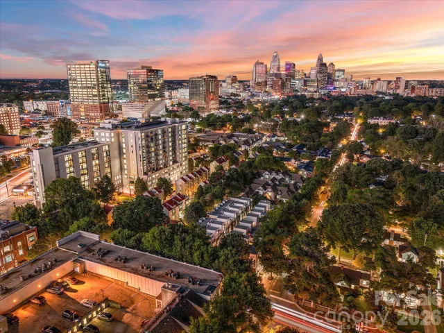 This 2 BR/2 full bath END unit located in the heart of Dilworth features a rare expansive rooftop terrace with lovely uptown Charlotte skyline views!