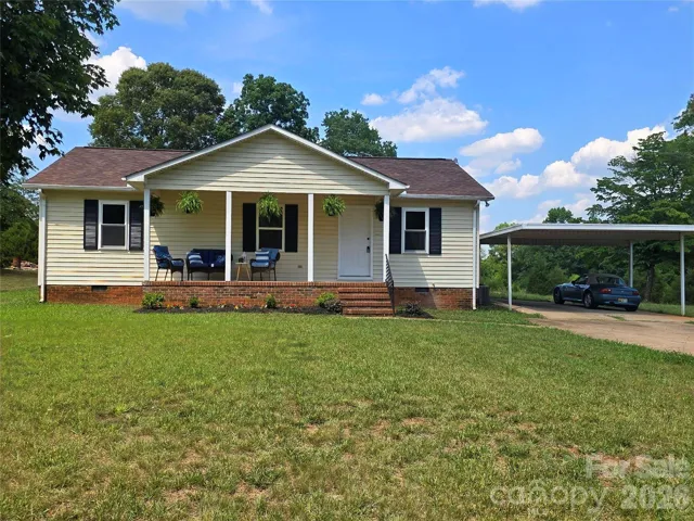 Country Living + Modern Updates + no HOA!