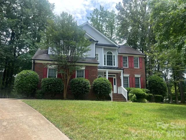 Beautiful home on spacious lot in cul-de-sac, move in ready
