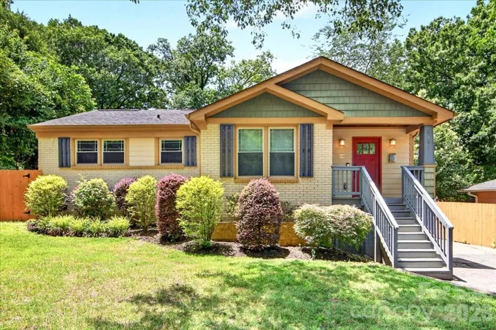 Welcome to 2120 Dalehurst DR.