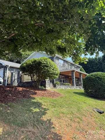 195 Oak Lane, Mars Hill