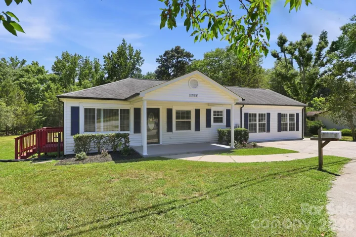 Welcome Home!!Unbeatable Location!!
