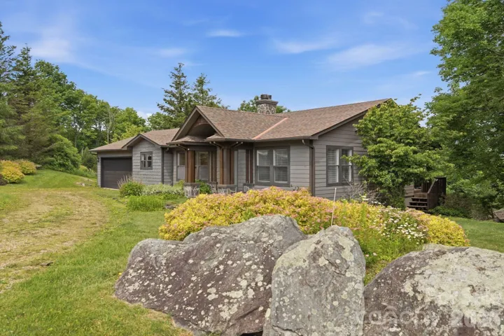 Welcome to 276 Four Diamond Dr!