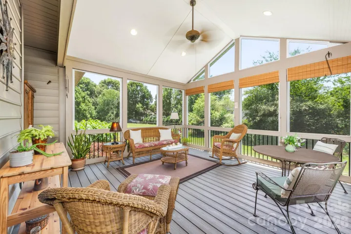 Screened Back Porch- 16'x18'
