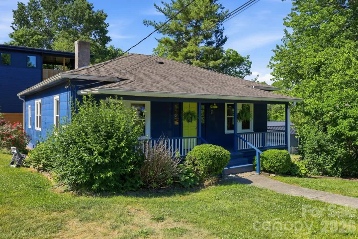 Cutest bungalow this side of Texas!