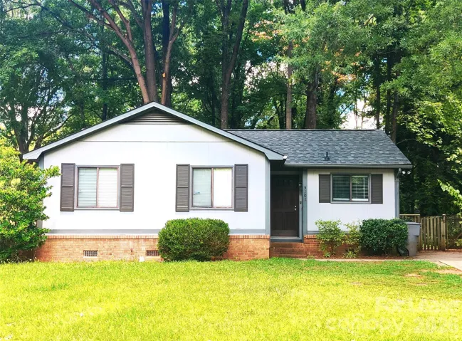 Cute ranch home in convenient and pretty Lakedell/Shannon Park neighborhood