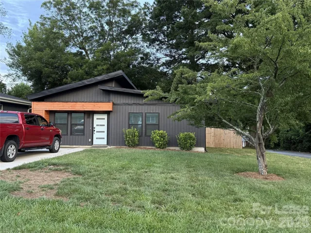 Lovely 3 BR, 2 Bath modern home close to downtown Concord
