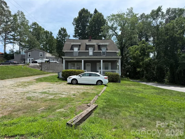 front of duplex w/ parking lot