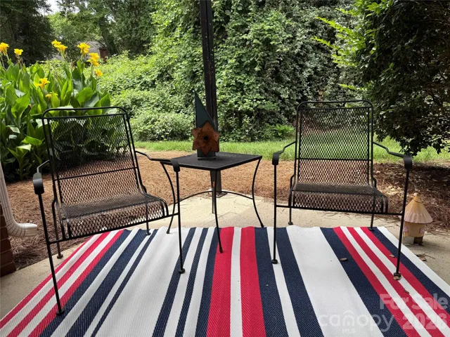 YOUR SOUTH CHARLOTTE PRIVATE PATIO OASIS AWAITS YOU