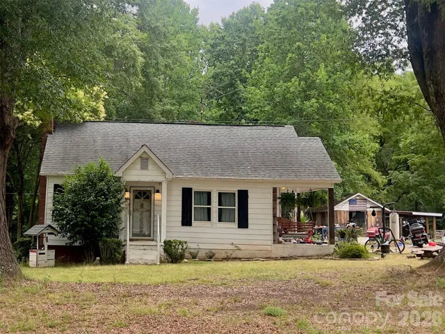 2 Bed, 1 Bath home on property