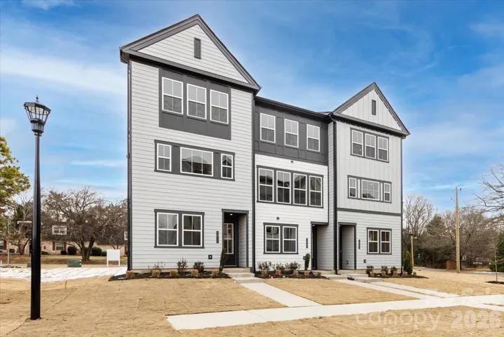 End unit townhome