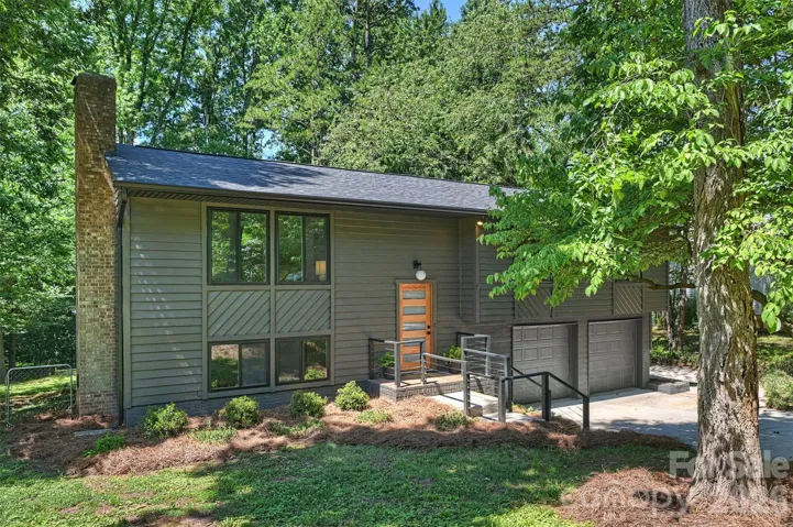 This modern masterpiece off Sardis Road is a complete showstopper, offering a fresh, designer-led transformation in the sought-after Waverly Hall / Stonehaven area.
