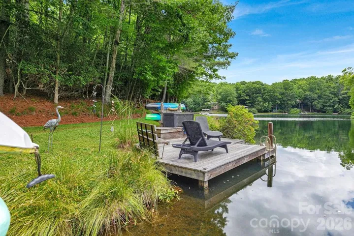 Lake life awaits!