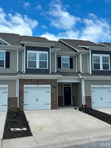 Welcome home to 146 Creekview Rd