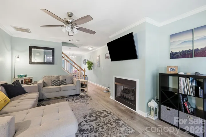Gas log fireplace