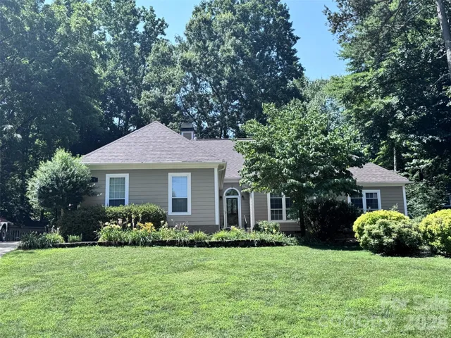 Welcome to our Cedarford court 3bd/2/bath Ranch home on .534 acre cul-de-sac lot in Cedarfield subdivision.