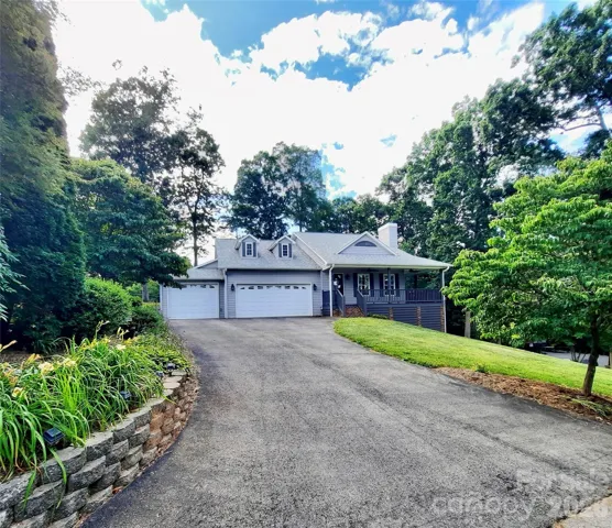 Three car garage!  1 Owner builder's home