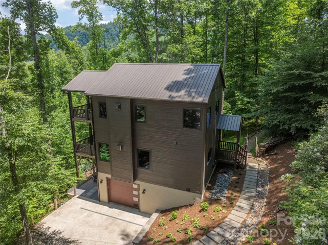 Unique contemporay mountain retreat