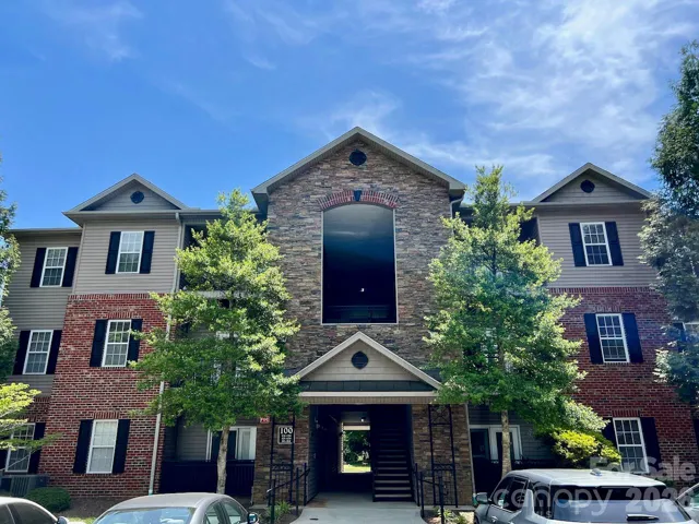 Great looking condo with convenient parking