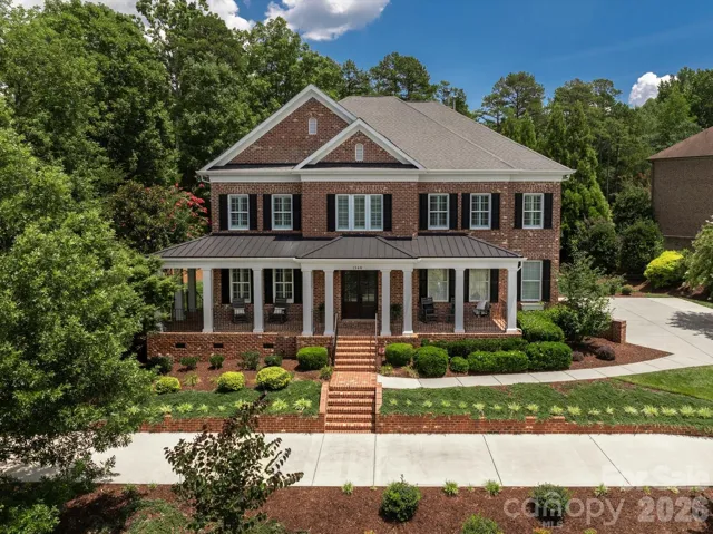 Stunning full brick estate and a country club lifestyle!