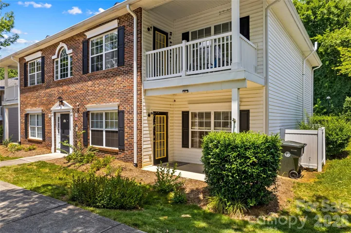 Close to shopping, dining, and recreation!
