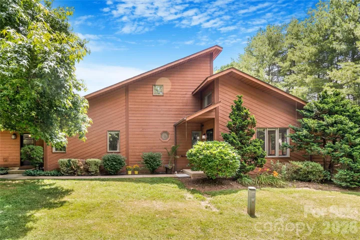 Welcome to 601 Woodfield Drive! Rarely does a home combine so many of Woodfield's most desirable features: a peaceful location in the back of the community, the privacy of a freestanding residence with no shared walls, and the convenience of an attached two-car garage.