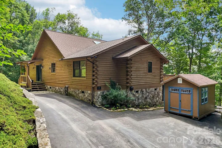 Immaculate Mountain Home