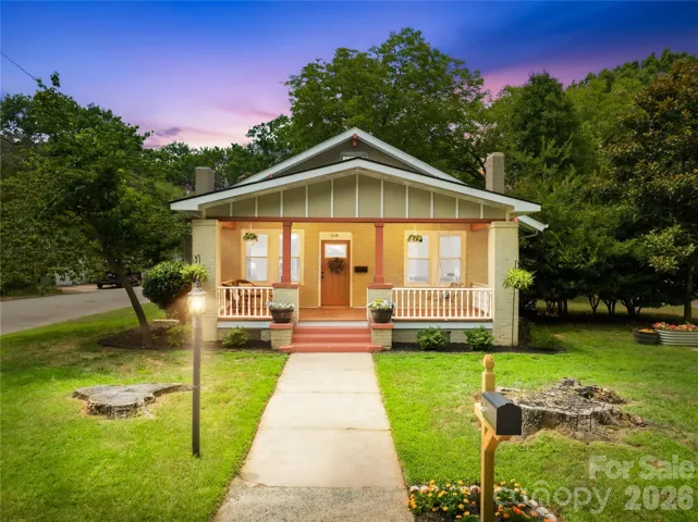 Welcome Home! 218 Winburn is 1-mile from charming downtown Monroe.
