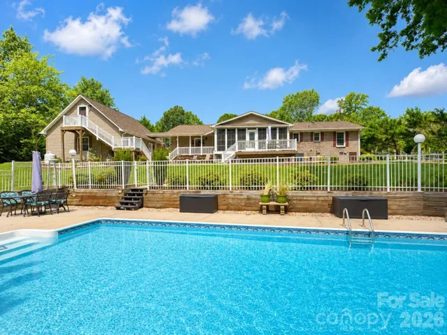 Beautiful pool in big yard
