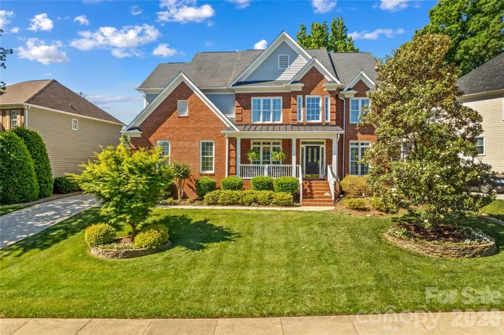 Welcome to this well-maintained home in the desirable Northstone community within short walk to all the club's amenities.