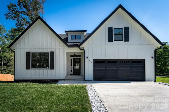 Lovely farmhouse newer construction in 2025
