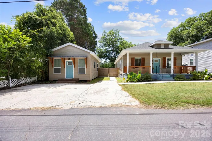 Welcome to 904 Laye St. Belmont!