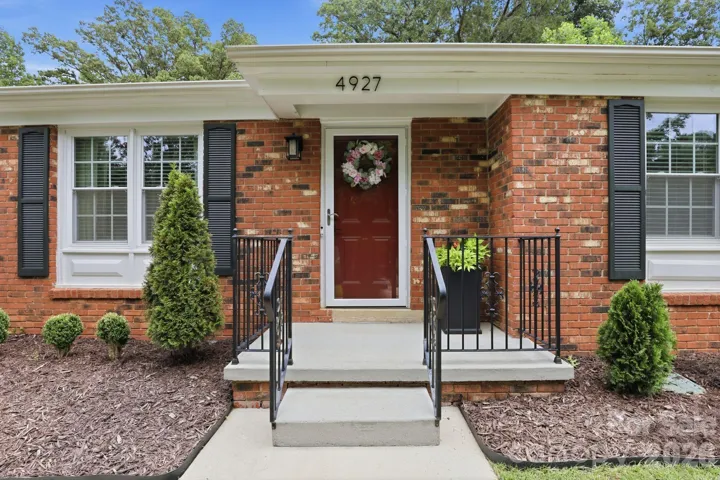 Welcome to 4927 Farm Pond Ln!