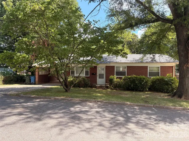 Welcome to 725 5th Avenue SW in Hickory NC.