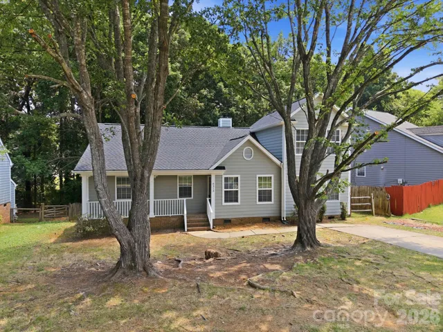 Exterior/Front Yard