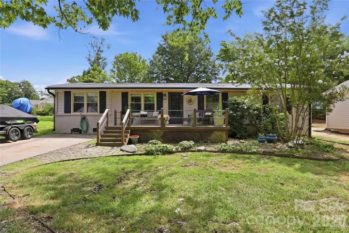 Classic ranch exterior with an inviting full-width front deck.