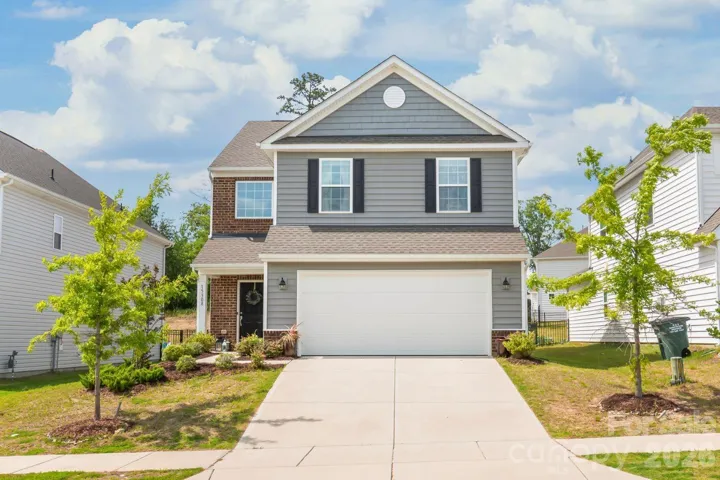 Beautiful Modern, Spacious home in Bridgewater subdivision.  Great location!