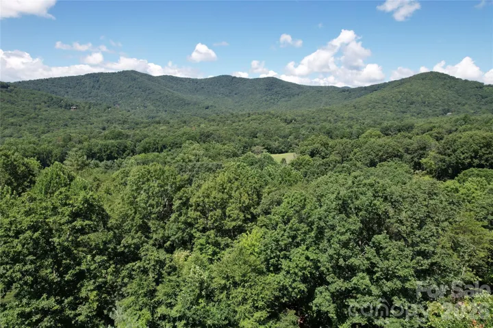 Surrounding ridge line