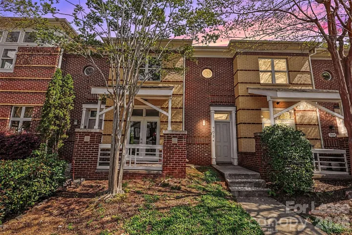 Welcome to 703 E 8th St