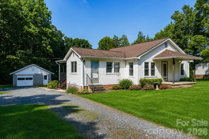 Front of home, yard virtually enhanced