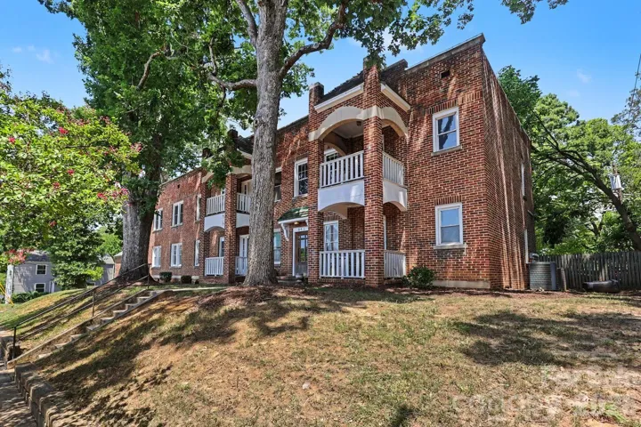 Welcome to 843 Ideal Way #11 in sought-after Dilworth!